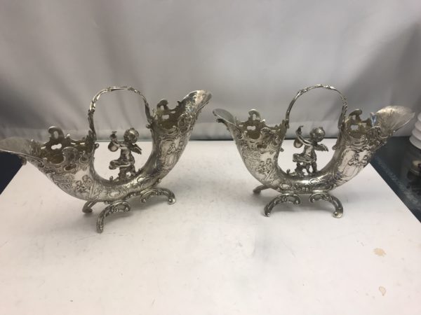silver_vases_antique_cupid