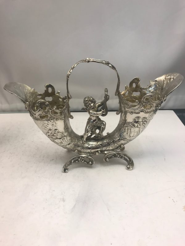 silver_antique_vases_cupid2