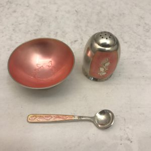 Silver_salt_and_pepper1