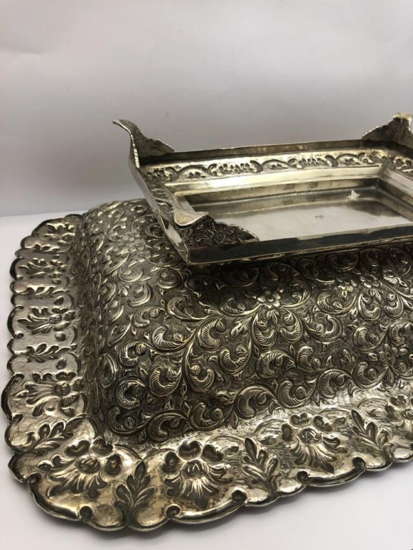 Large American Dish with Scrolling Decoration - bottom